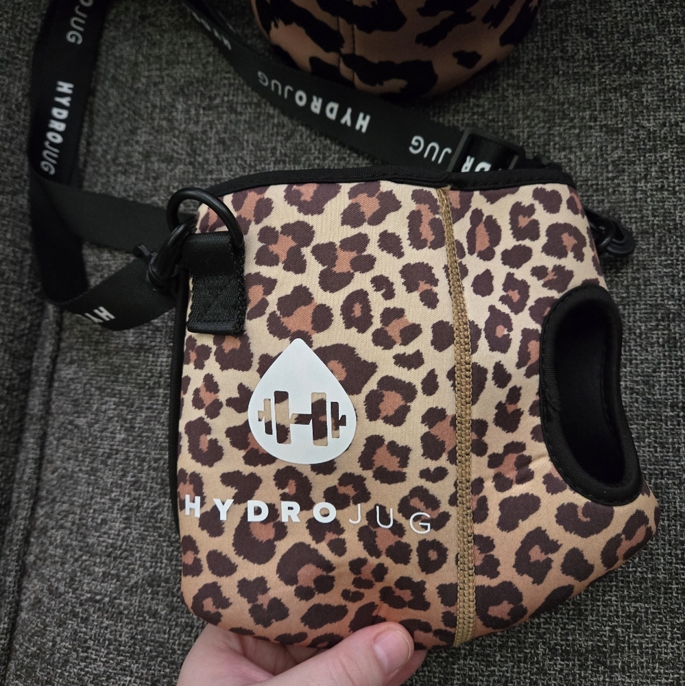 Cheetah sleeve for hydrojug pro